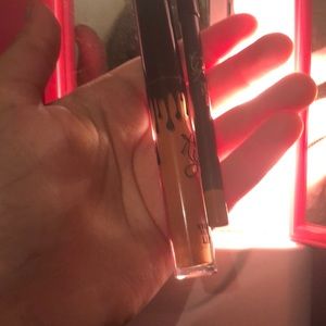 Kylie Jenner Matte Liquid Lipstick dirty peach